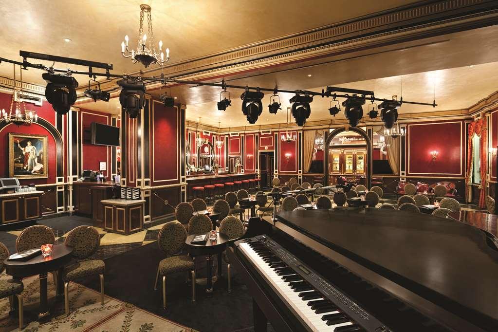 Interior do hotel, lojas e cassino - Picture of Paris Las Vegas